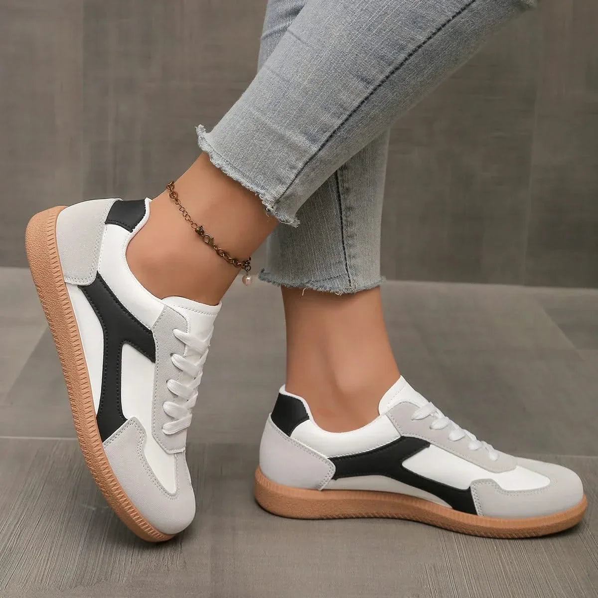 Women's Leather Sneakers Low-Top with Gum Sole