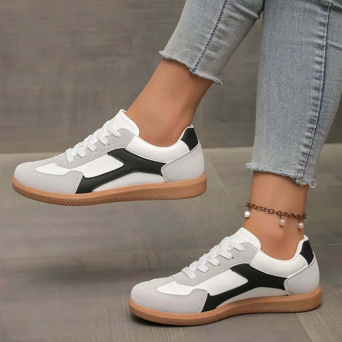 Women's Leather Sneakers Low-Top with Gum Sole