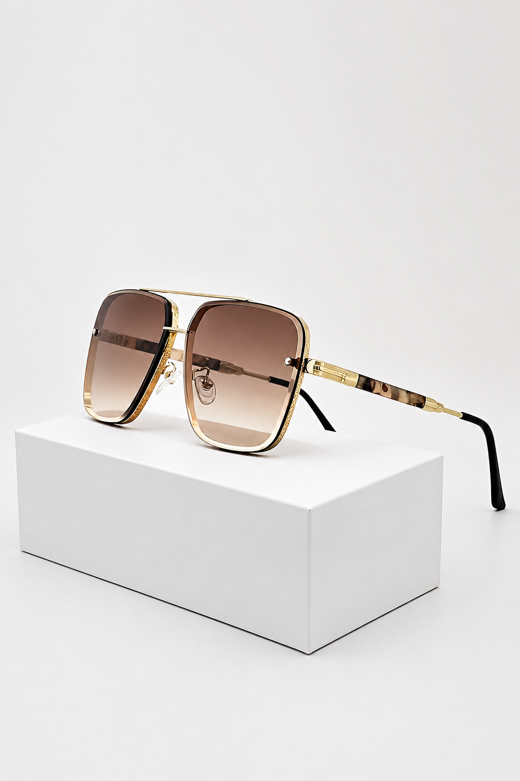Retro Aviator Sunglasses with Gold Frame and UV400 Gradient Lens