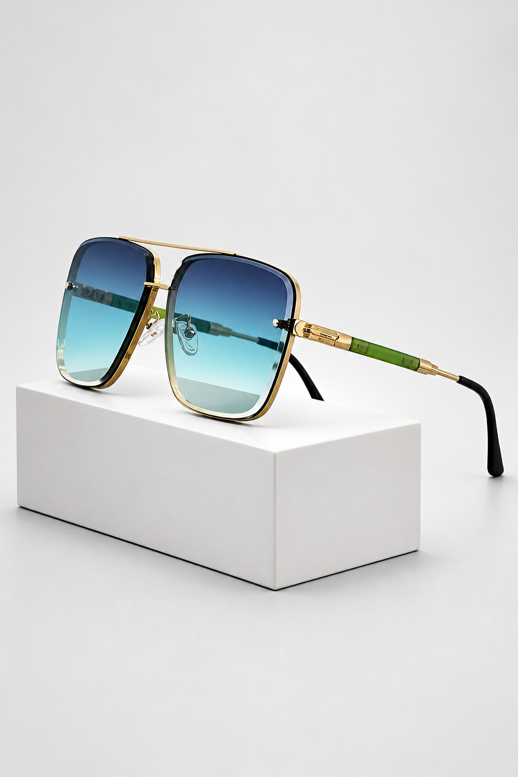 Retro Aviator Sunglasses with Gold Frame and UV400 Gradient Lens