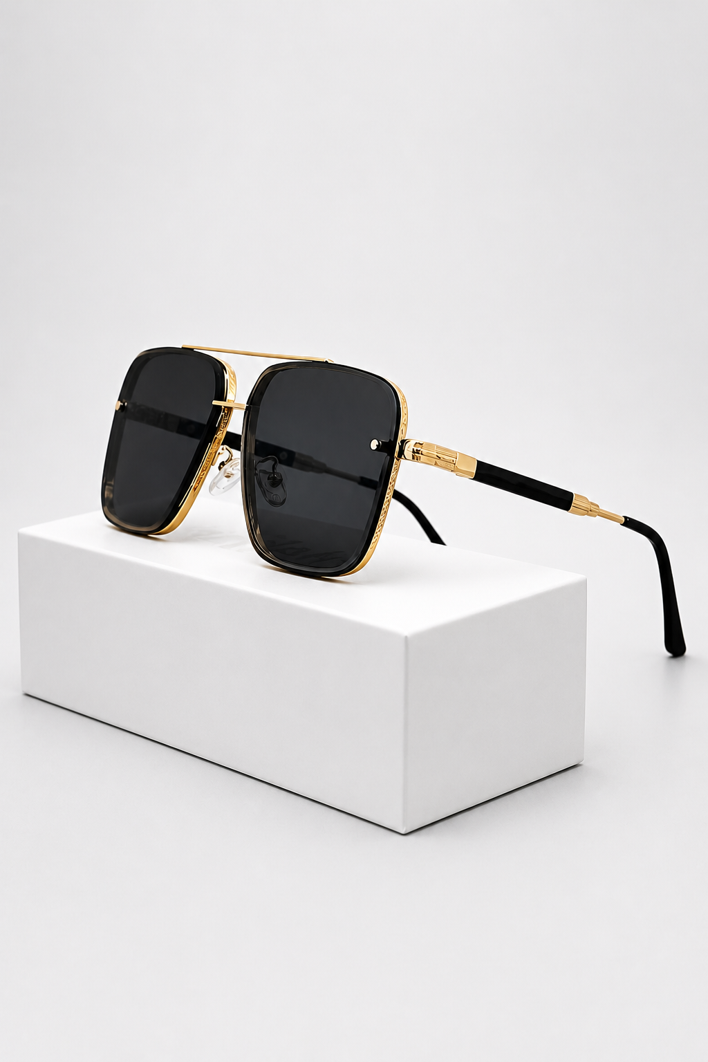 Retro Aviator Sunglasses with Gold Frame and UV400 Gradient Lens