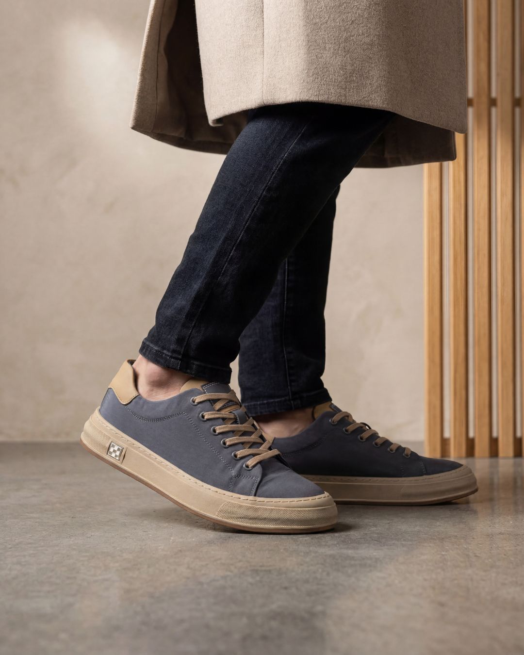 Canvas Low-Top Sneakers – Minimalist Everyday Design