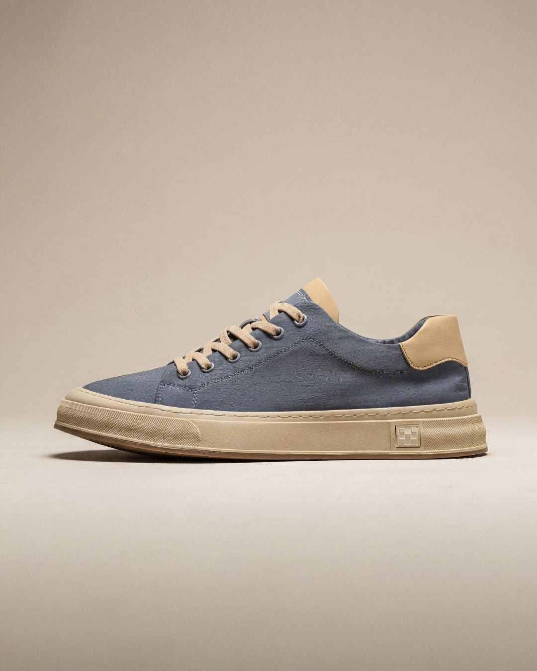 Canvas Low-Top Sneakers – Minimalist Everyday Design