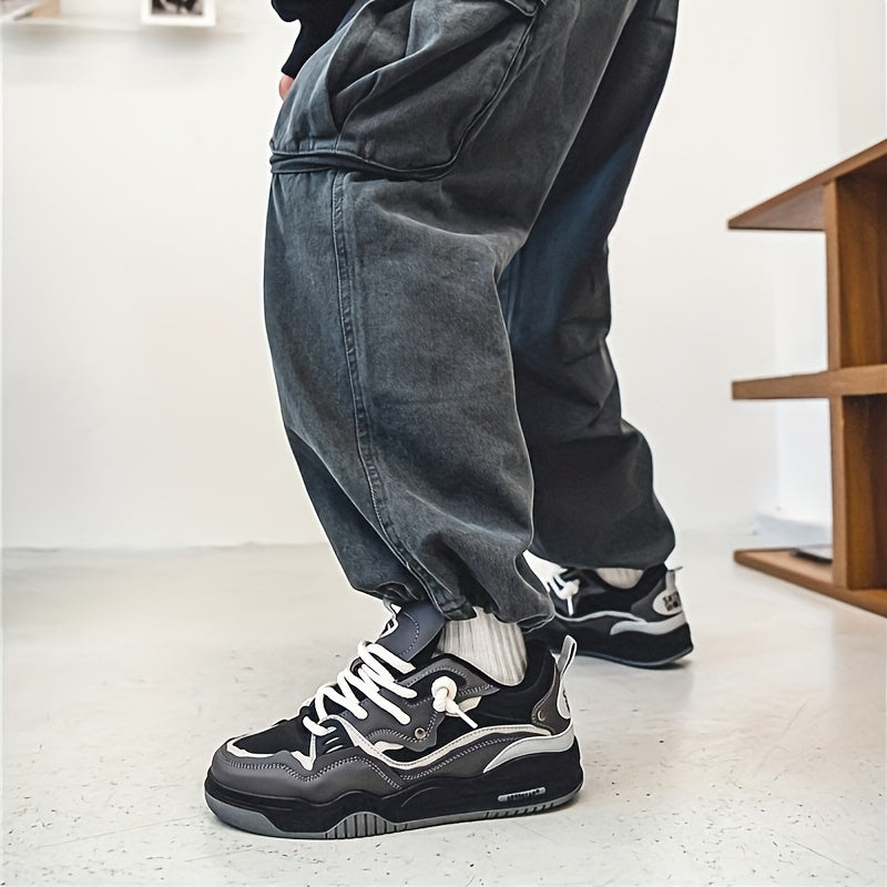Men's Lightweight Sneakers with Lace-Up Closure and Contrast Details