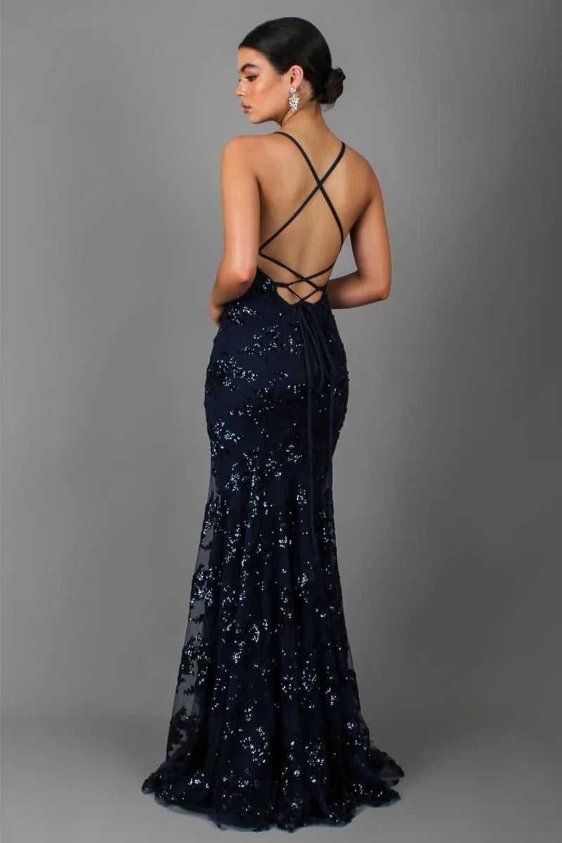 Nora – bodenlanges Abendkleid mit Paillettenstickerei, tiefem Rückenausschnitt und Spaghettiträgern - Cecile LavelleDunkelblau