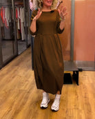 Women's Round Neck Dress with Tailored Fit, 3/4 Sleeves