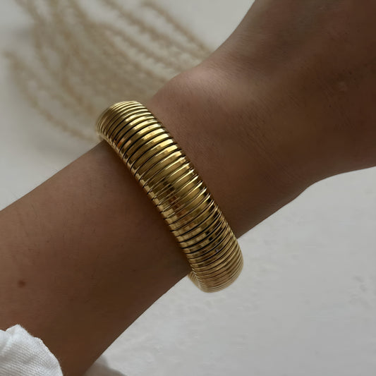 LEA Armband | Dames Armband met Breed Geribbeld Goudkleurig Design