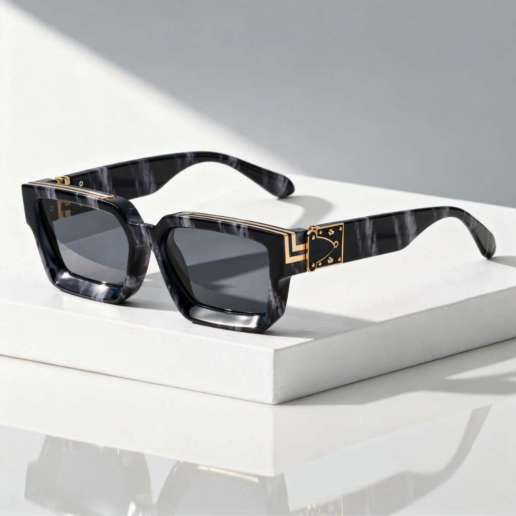 Square Sunglasses with UV400 Protection – Gold-Tone Hinge Frame