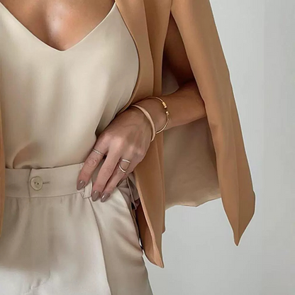 Soraya | Kraagloze Dames Jas met Sjaal – Minimalistisch Design & Tijdloze Elegantie