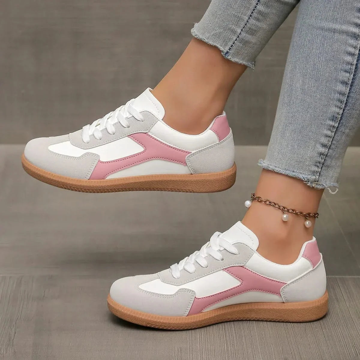 Women's Leather Sneakers Low-Top with Gum Sole
