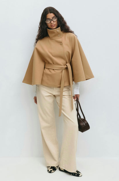 Cape Jas Dames | Losvallende jas met batwing mouwen en ceintuur, elegante standkraag