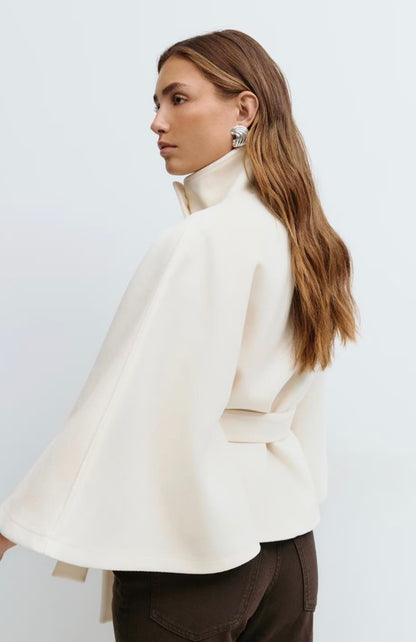 Cape Jas Dames | Losvallende jas met batwing mouwen en ceintuur, elegante standkraag