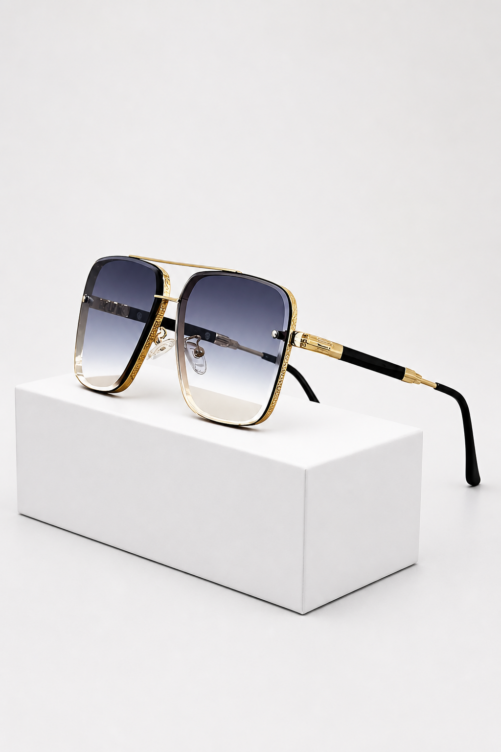 Retro Aviator Sunglasses with Gold Frame and UV400 Gradient Lens