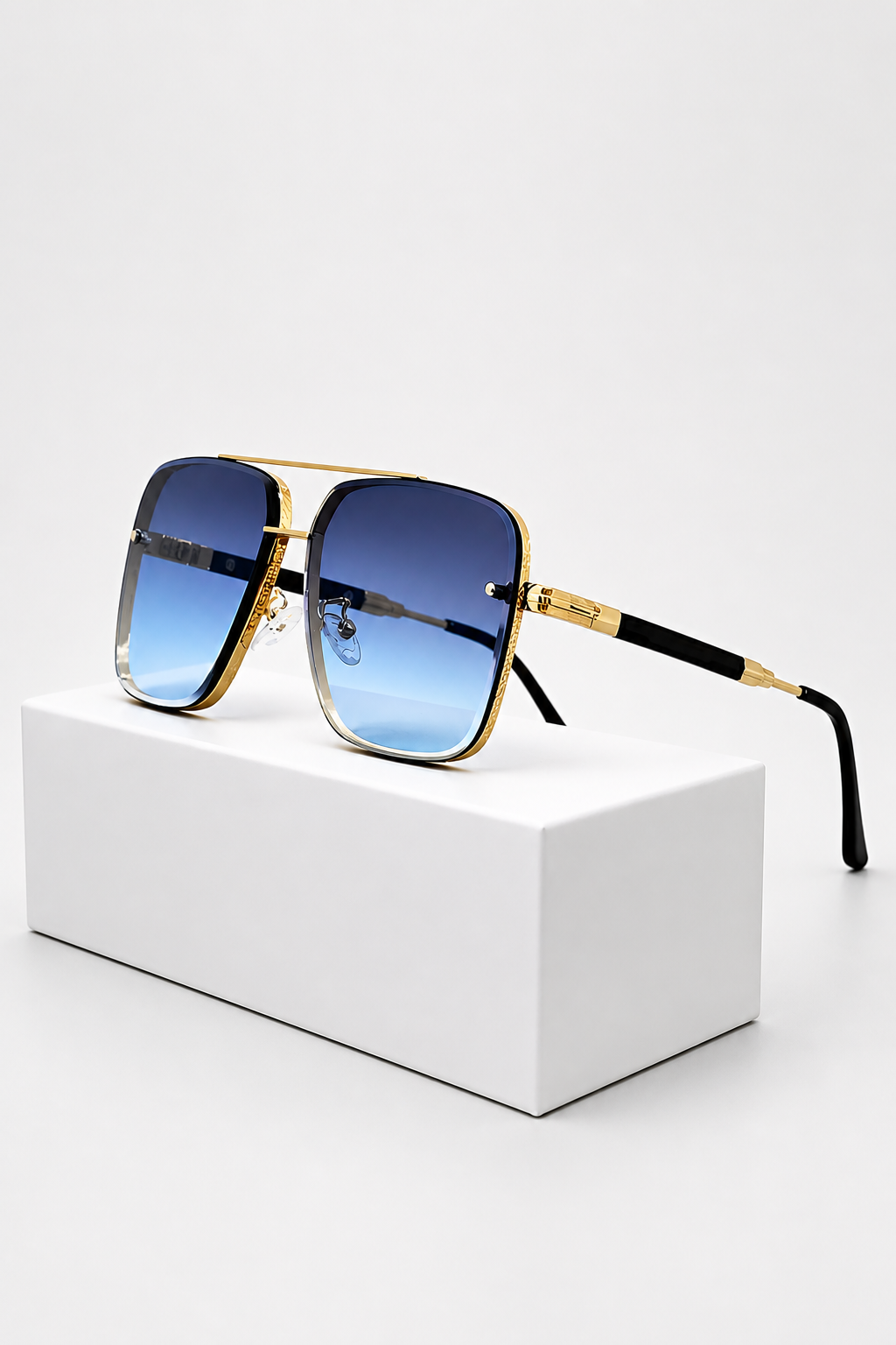 Retro Aviator Sunglasses with Gold Frame and UV400 Gradient Lens