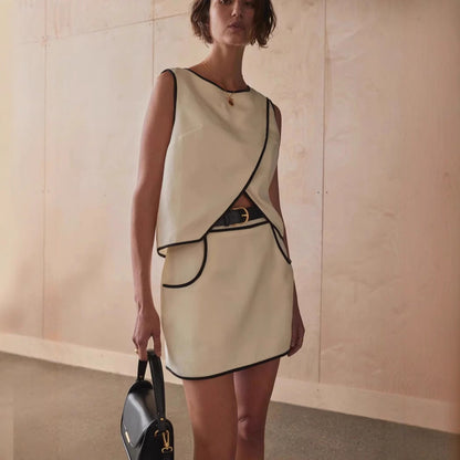Tweedelige Set | Dames outfit met wrap top en minirok met contrasterende paspel
