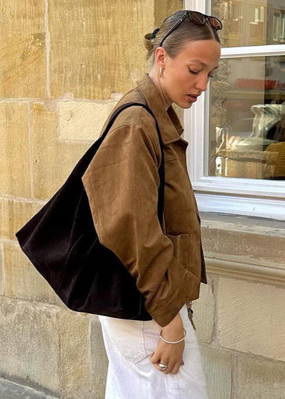 Essy Suède Jas | Dames jas in beige suèdelook met knoopdetails en relaxte pasvorm