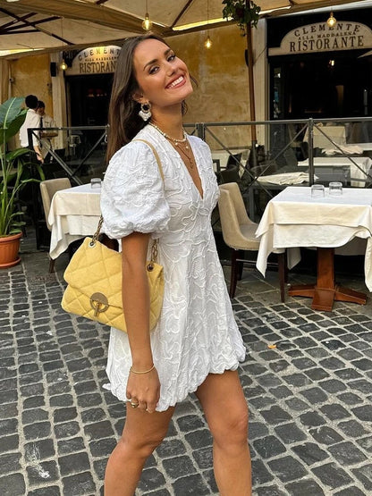 Helena – Dames Witte Jurk met Geborduurde Ruches