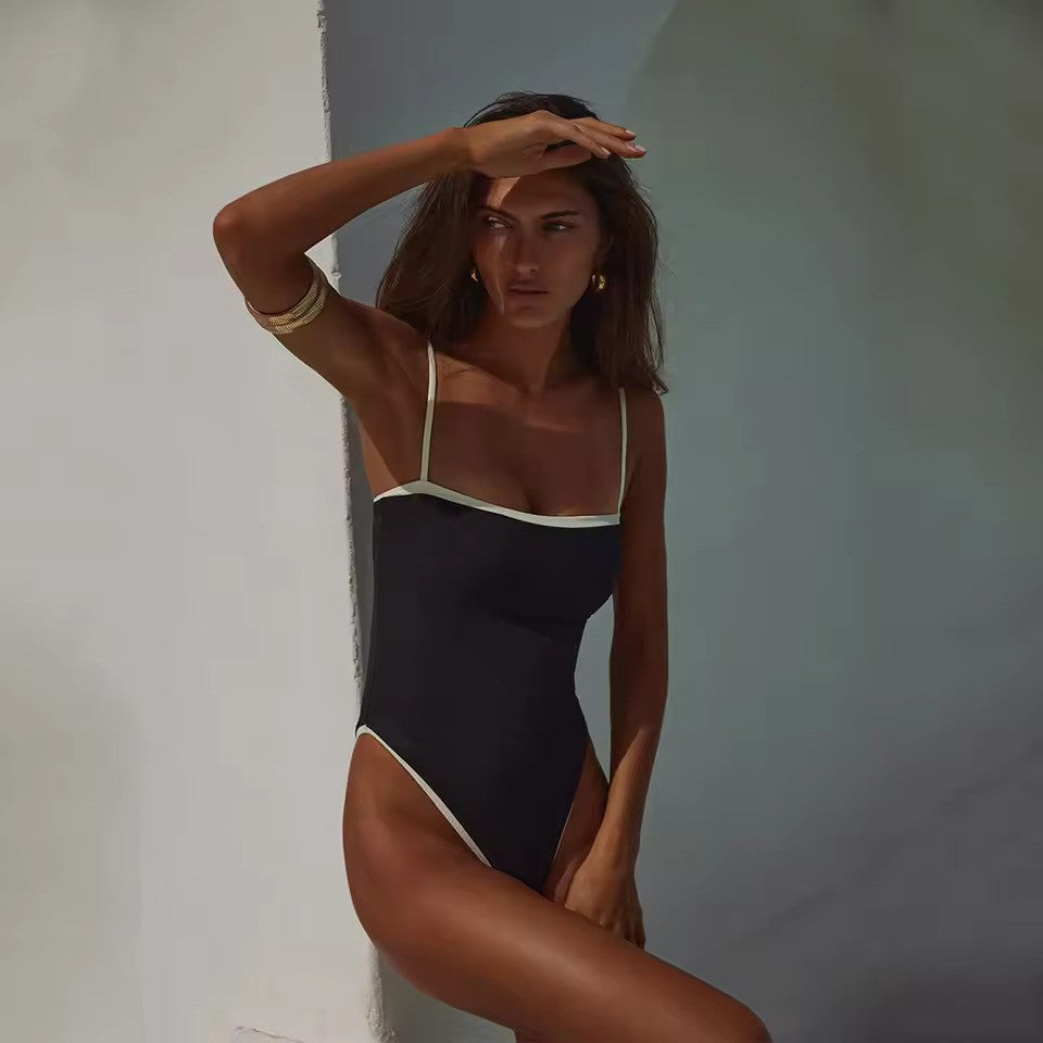 Omara | Dames Bandeau Zwempak – Verstelbare Schouderbandjes – Effen Design – Elegante Pasvorm