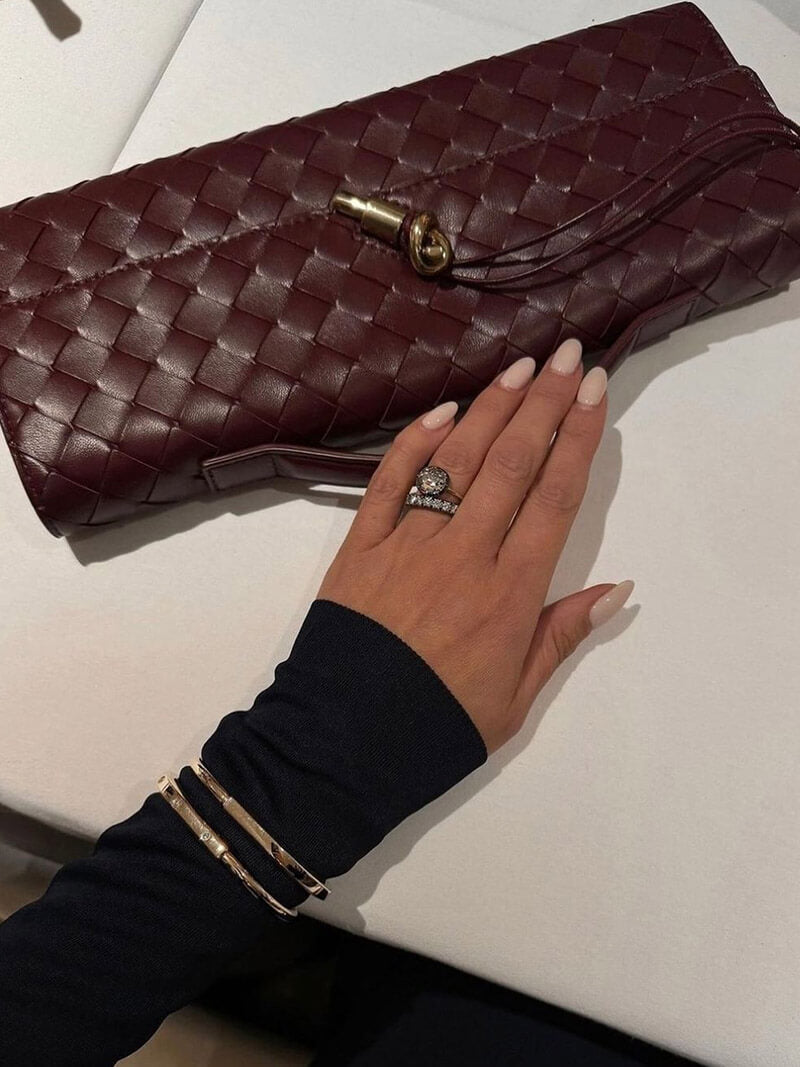 NORA Geweven Tas | Classy Dames Tas met Goudkleurige Knoopsluiting