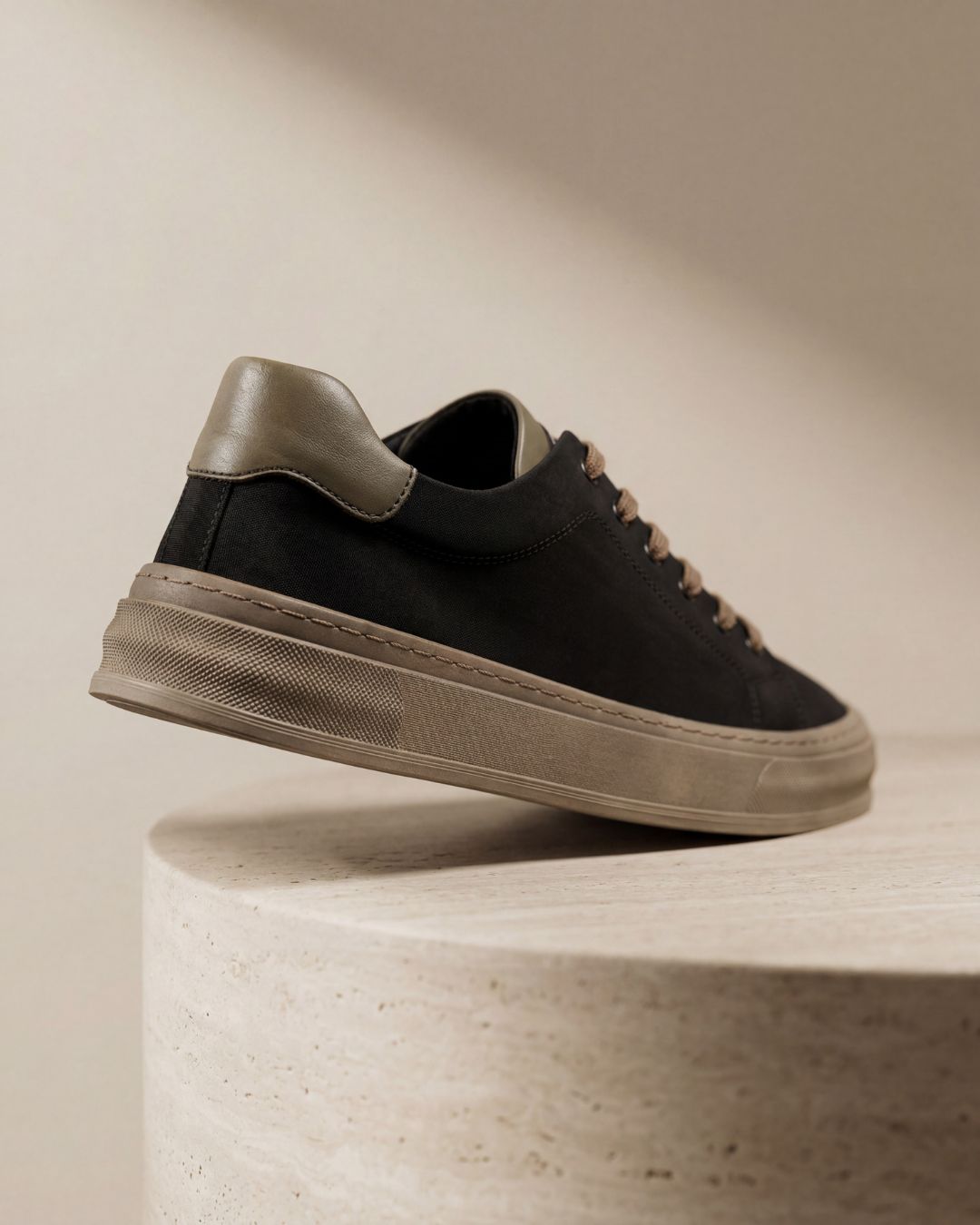 Canvas Low-Top Sneakers – Minimalist Everyday Design