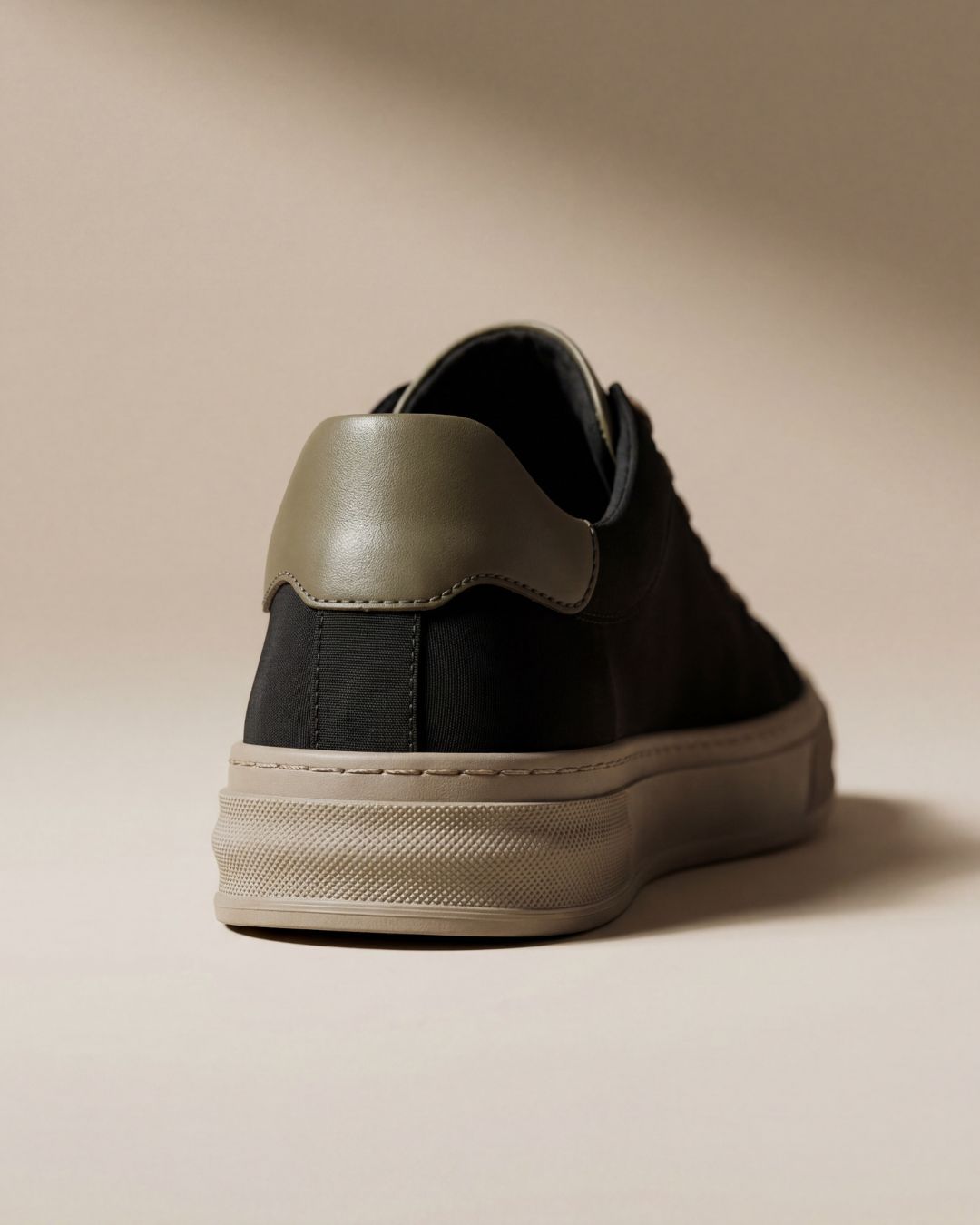 Canvas Low-Top Sneakers – Minimalist Everyday Design