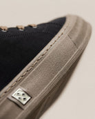 Canvas Low-Top Sneakers – Minimalist Everyday Design