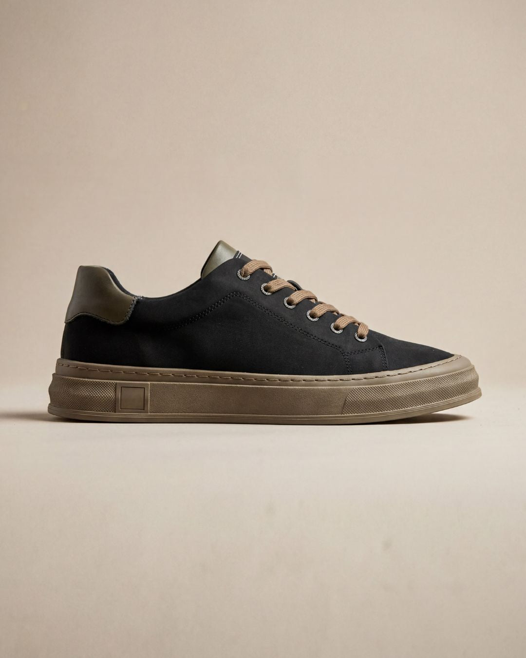 Canvas Low-Top Sneakers – Minimalist Everyday Design