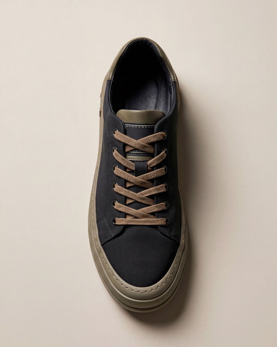 Canvas Low-Top Sneakers – Minimalist Everyday Design