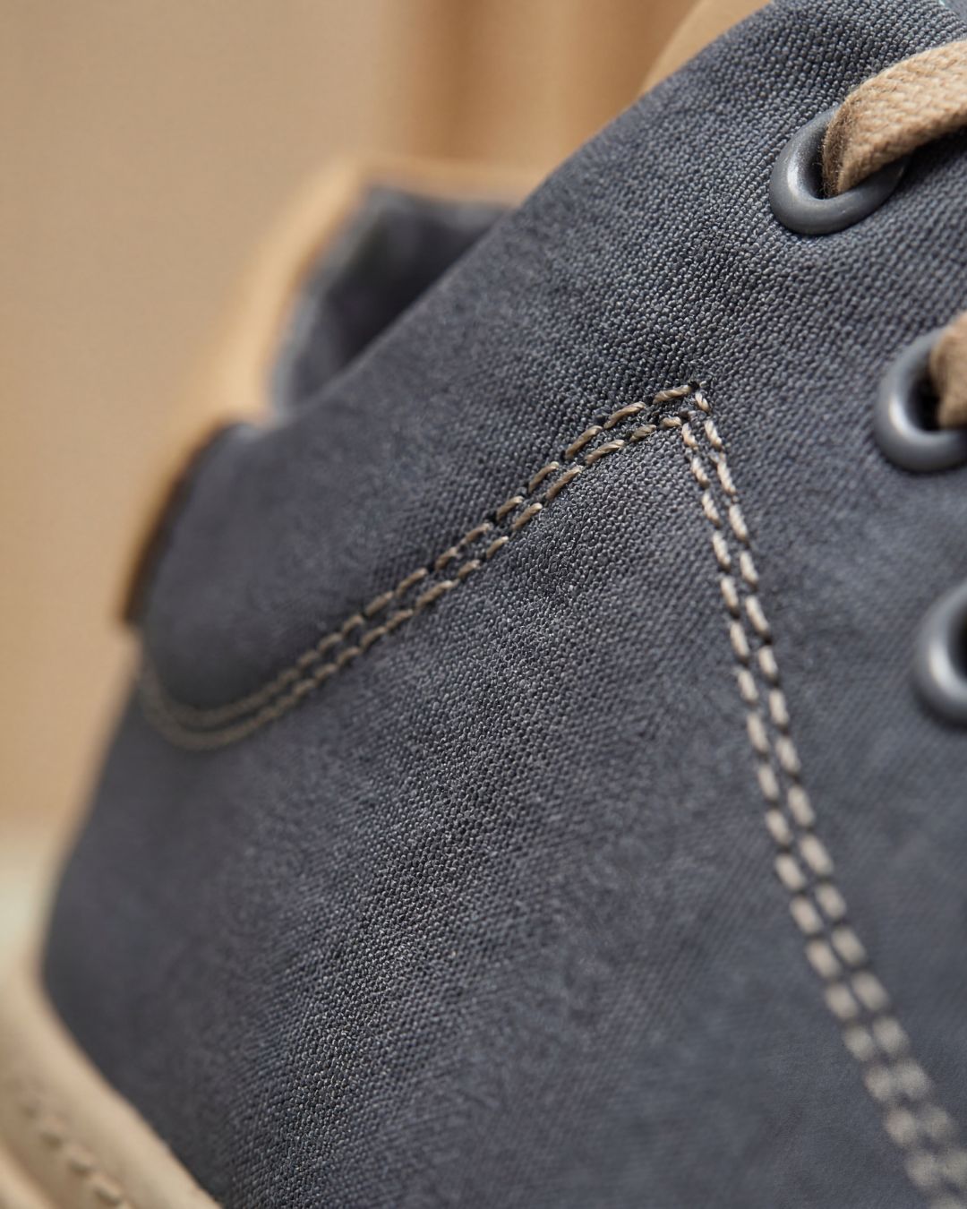 Canvas Low-Top Sneakers – Minimalist Everyday Design