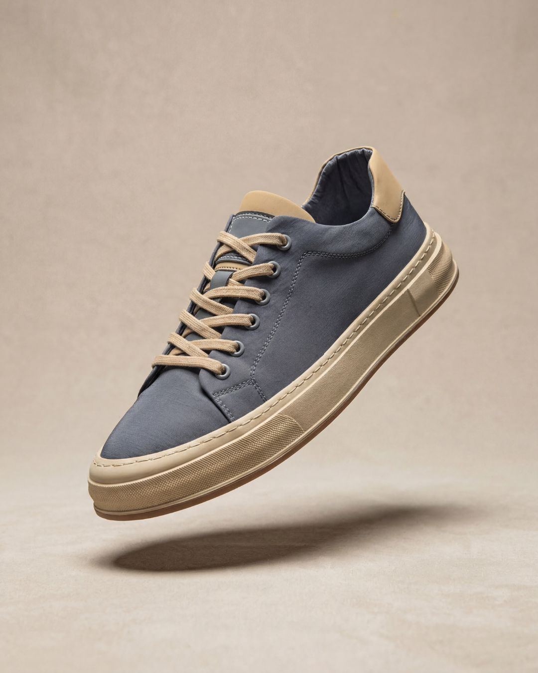 Canvas Low-Top Sneakers – Minimalist Everyday Design