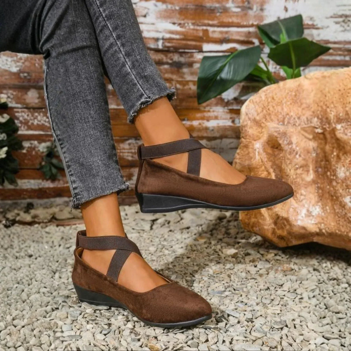 Women's Wedge Ballerina Flats with Closed Toe – Hidden Heel for Daily Wear