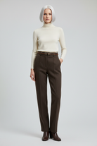 Brown – Voorkant