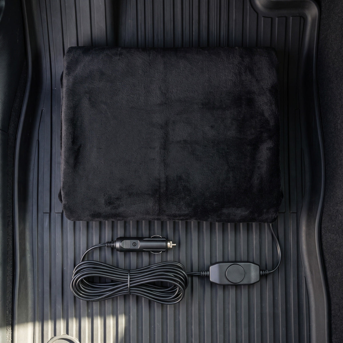 Plush 12V Heated Car Blanket Cigarette Lighter Plug Electric Throw, product photo 6