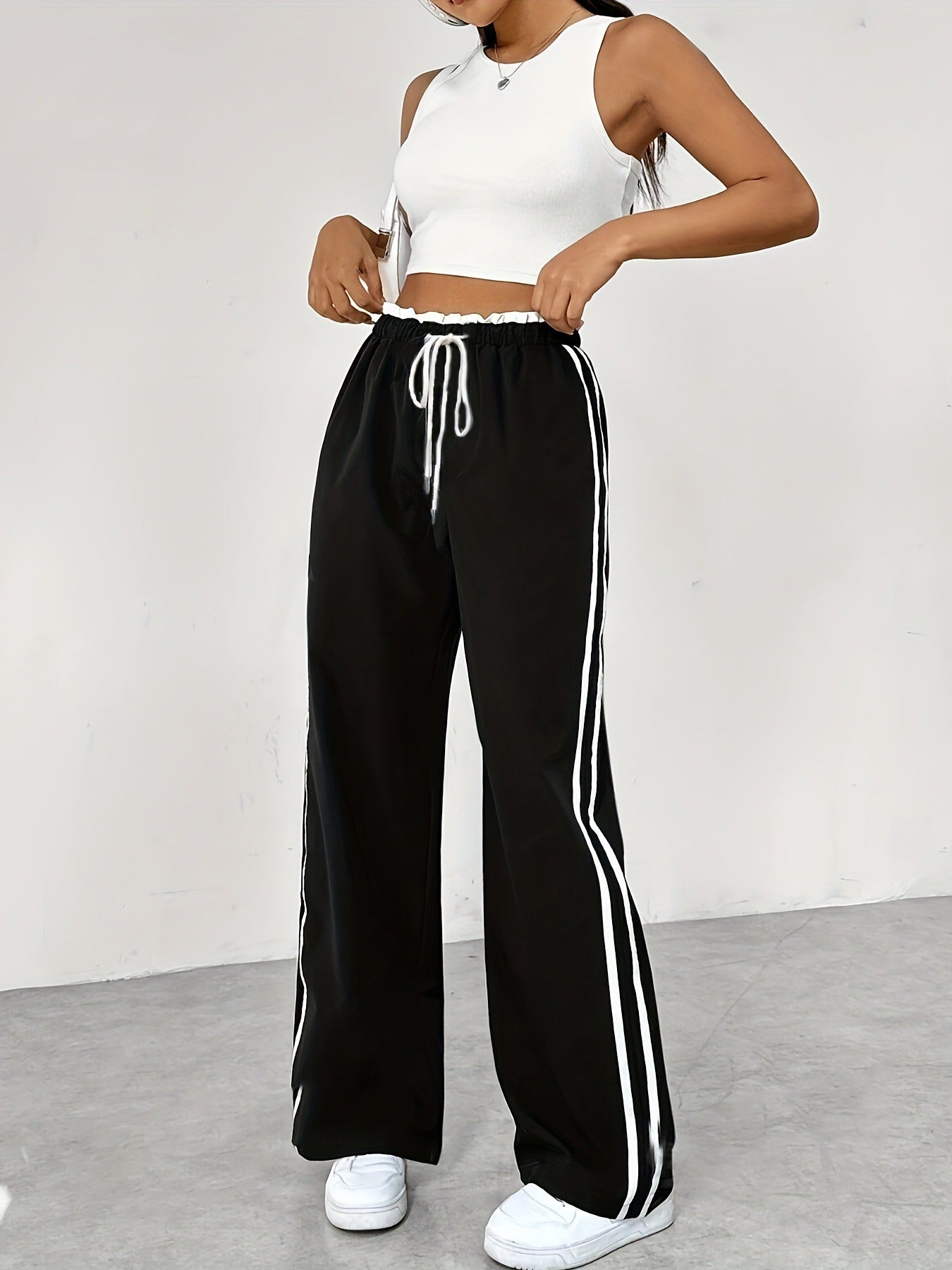 Women's High-Waist Jogger Sweatpants - Side-Stripe Detail, Relaxed Fit