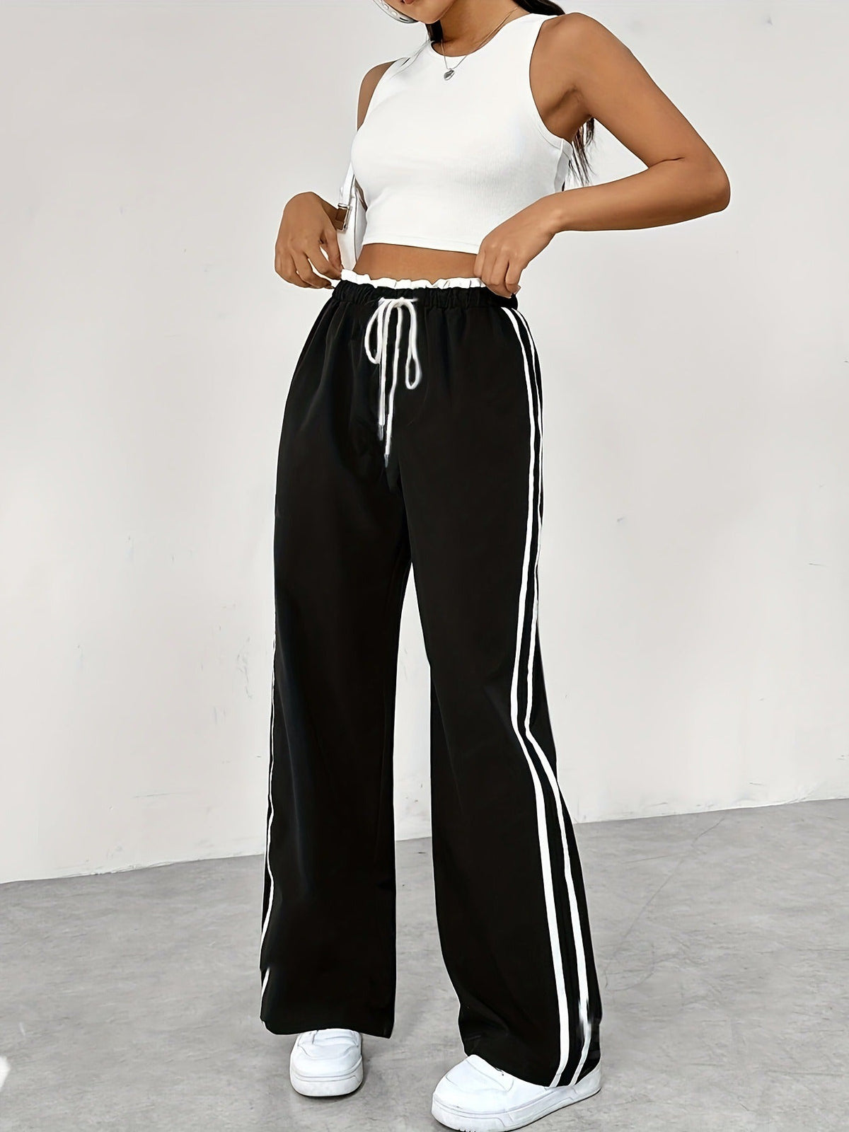 Women's High-Waist Jogger Sweatpants - Side-Stripe Detail, Relaxed Fit