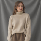 Sweter damski oversize z golfem z kaszmiru – widok produktu 2 | Ionotix