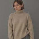 Sweter damski oversize z golfem z kaszmiru – widok produktu 4 | Ionotix