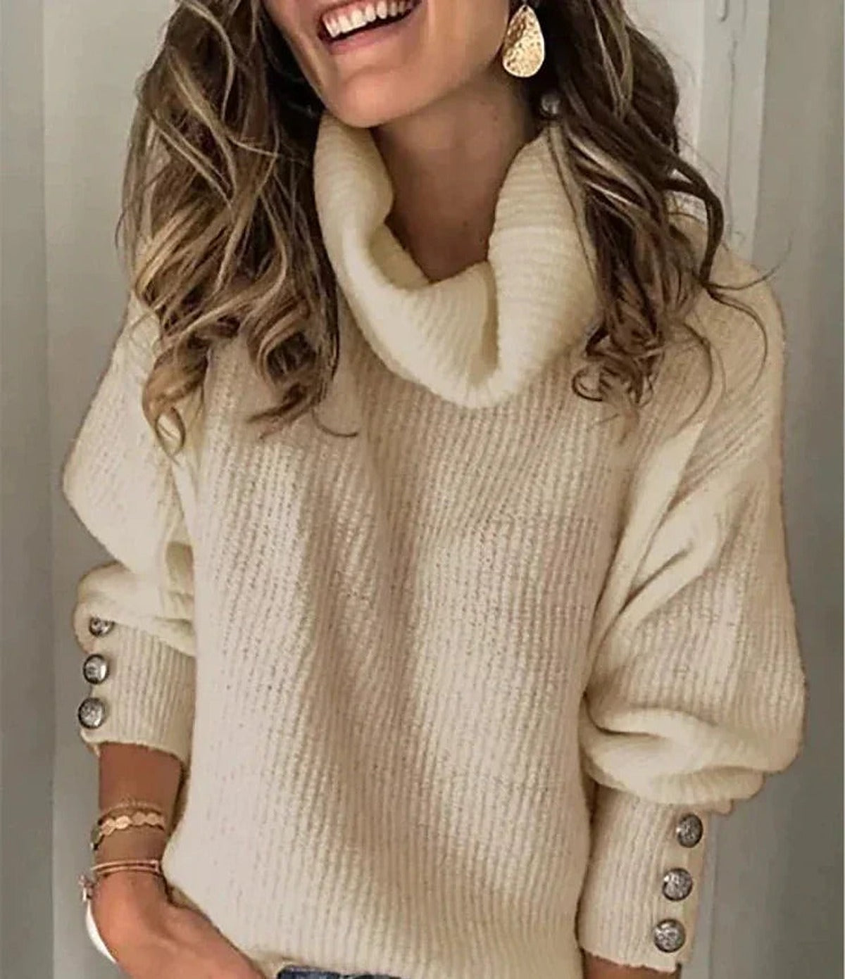 Sweter damski z golfem - ozdobne guziki – widok produktu 7 | Ionotix