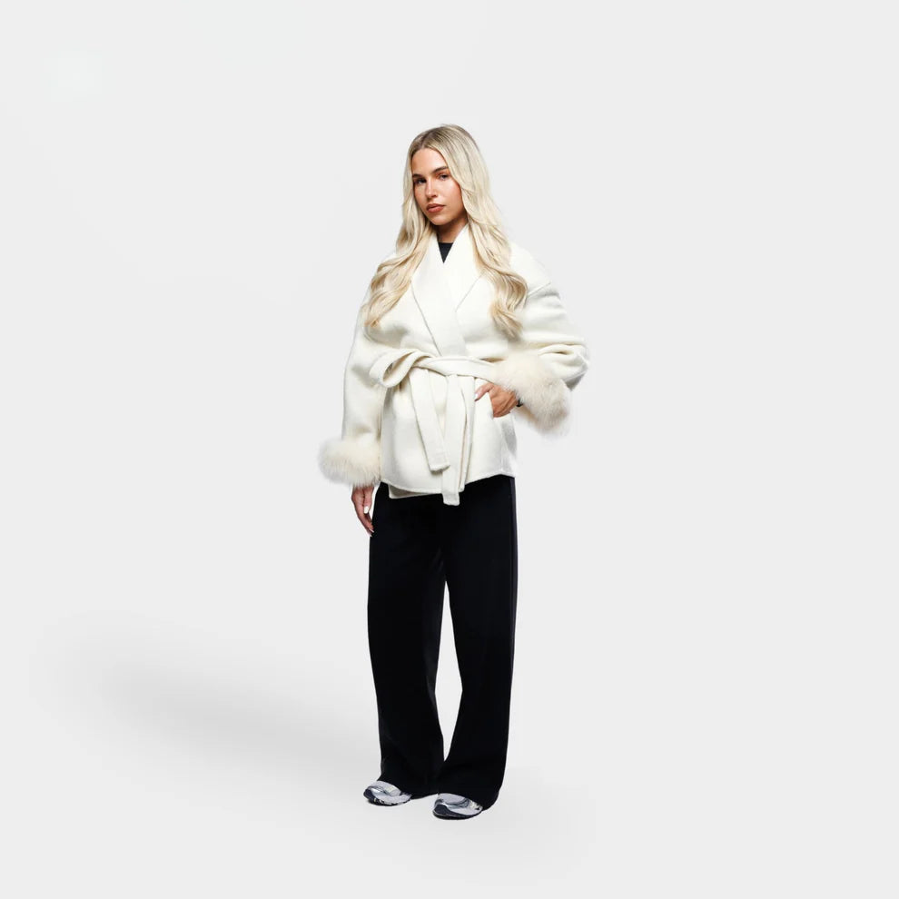 Livia Luxe Coat Dames | Trendy Winterjas met Faux Fur en Strikceintuur