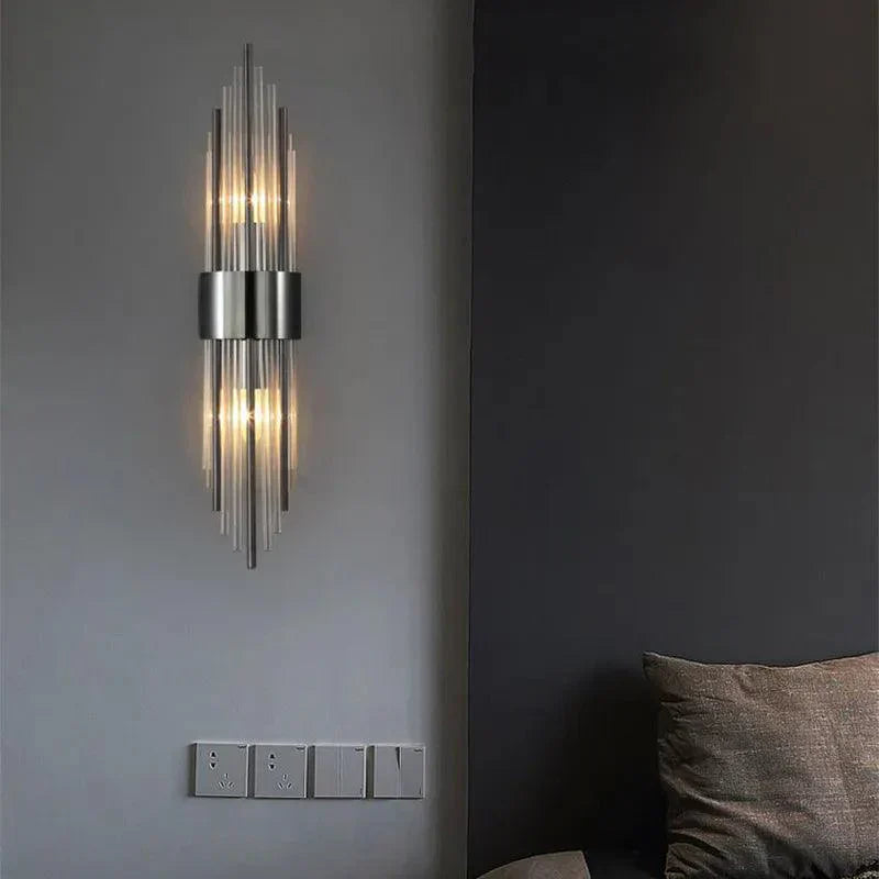 Moderne Wandlamp – Zwart en Goud, Kristallen Accenten voor Sfeervolle Verlichting in Woonkamer of Slaapkamer