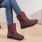 Saskia bordeaux winterlaars, zijaanzicht gedragen met legging