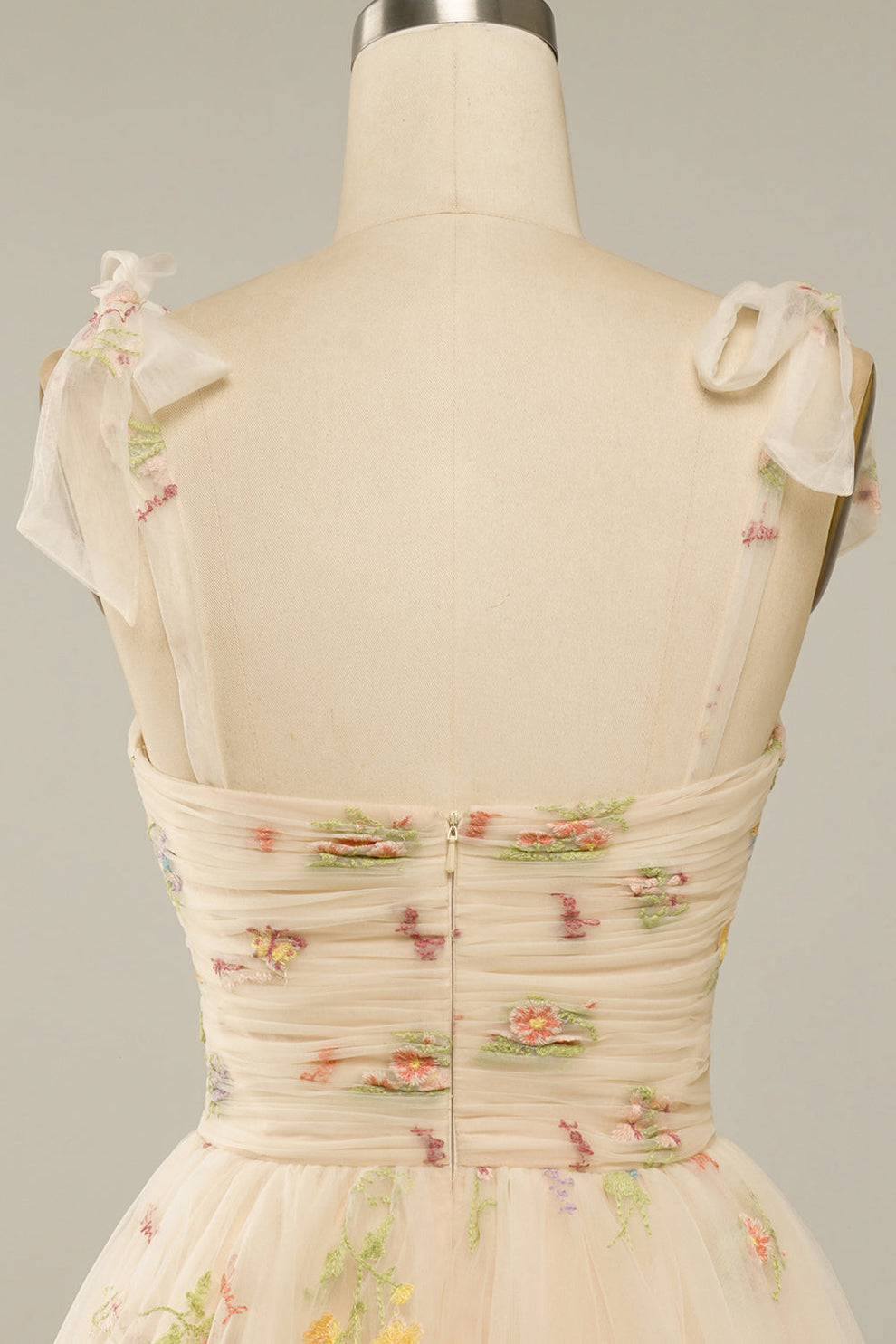 Fiene | Geborduurde Tule Baljurk voor Dames – Elegante Bloemendetails voor Speciale Gelegenheden