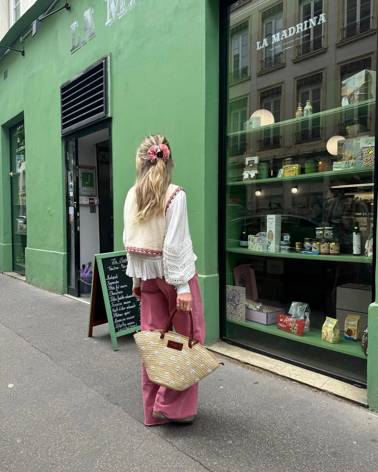 Nerea | Dames Gilet met Bloemenmotief – Luchtig, Romantisch en Veelzijdig voor de Zomer