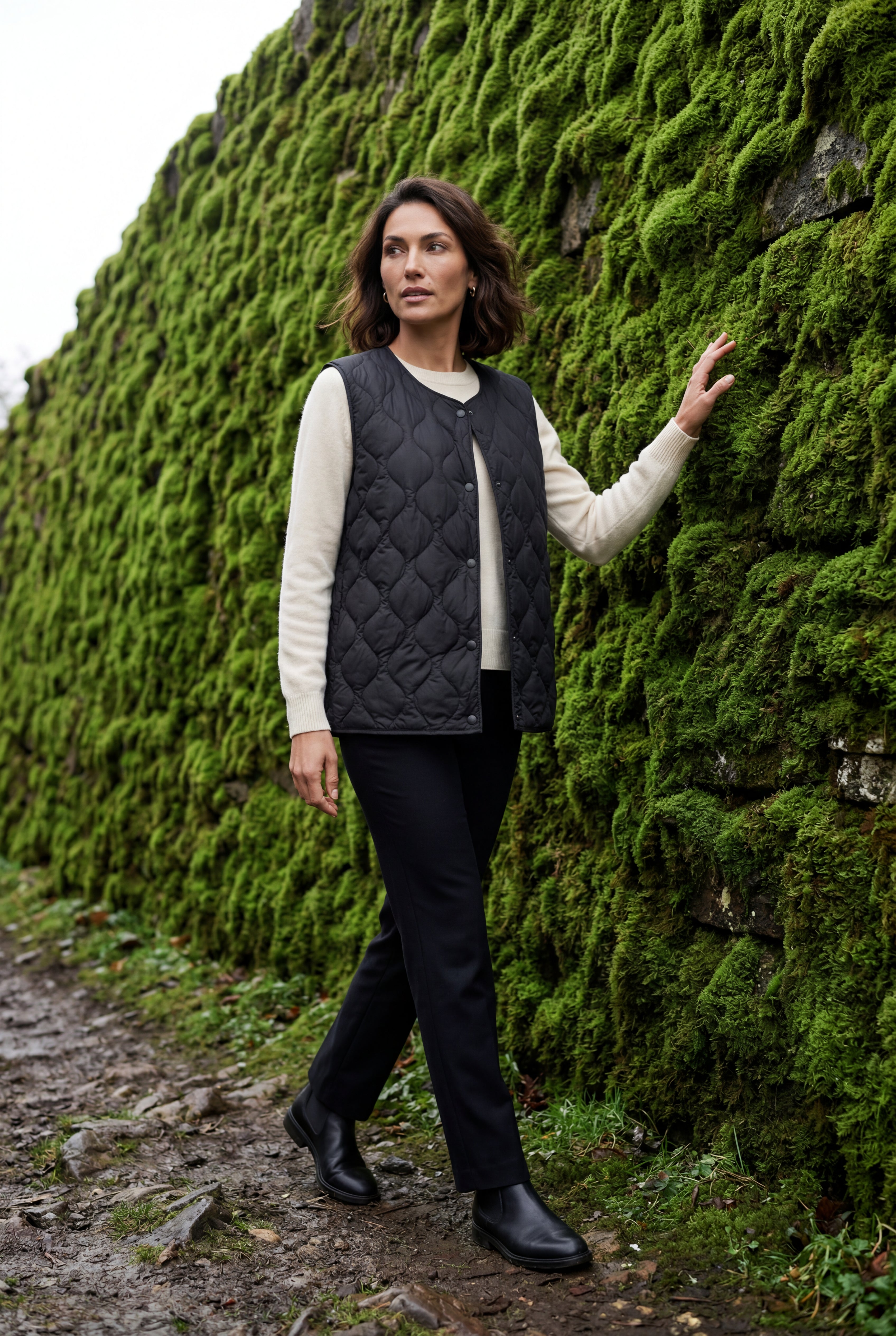Black Diamond-quilted Sleeveless Bodywarmer Vest with Snap Closure - Photo 9